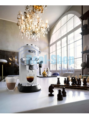 Кофеварка эспрессо DeLonghi EC685.W белый, исп. кофе - молотый/чалды, 1.1 л, 1350 Вт, 15 бар