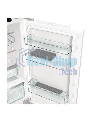 Встраиваемый холодильник Gorenje NRKI517E82WF, полезный объем 244 л, электронное управление, цифровой дисплей, автоматическое размораживание No Frost, быстрое замораживание, интенсивное охлаждение, зона свежести с контролем влажности, инверторный компрессор, энергоэффективность А+