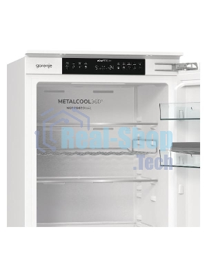 Встраиваемый холодильник Gorenje NRKI517E82WF, полезный объем 244 л, электронное управление, цифровой дисплей, автоматическое размораживание No Frost, быстрое замораживание, интенсивное охлаждение, зона свежести с контролем влажности, инверторный компрессор, энергоэффективность А+
