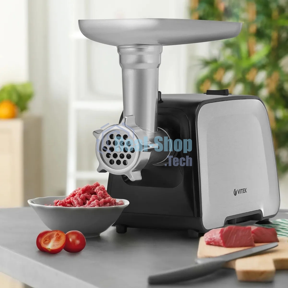 Мясорубка электрическая Vitek VT-3646 серебристый, 2000 Вт, 1.8 кг/мин, реверс, защита от перегрузки, насадки - 6