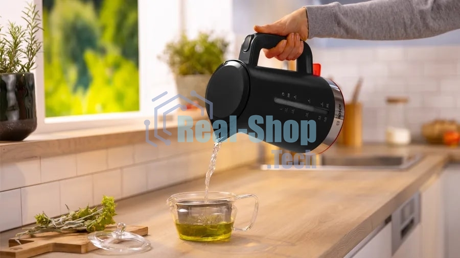 Электрочайник Bosch TWK4M223 черный, 1.7 л, 2400 Вт, скрытый нагревательный элемент