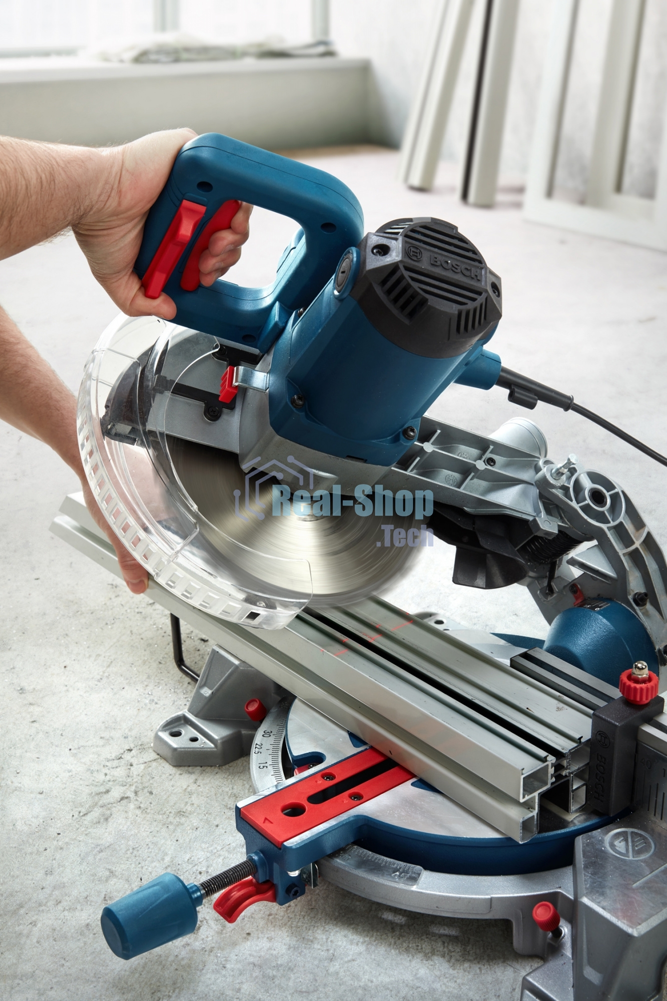 Торцовочная пила Bosch GCM 216